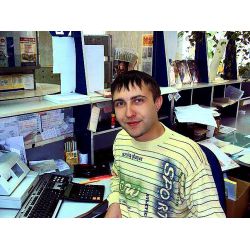 Петров Максим Анатольевич Продавец, Оператор